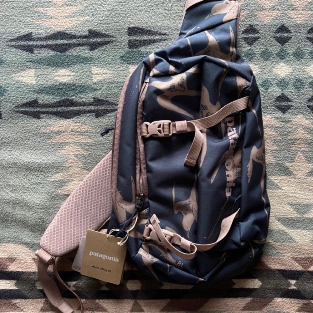 NWT Patagonia Crossbody Atom Sling - 8L Tropical Bird Pattern